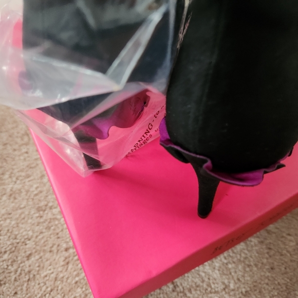 Betsey Johnson black boots - Picture 4 of 6